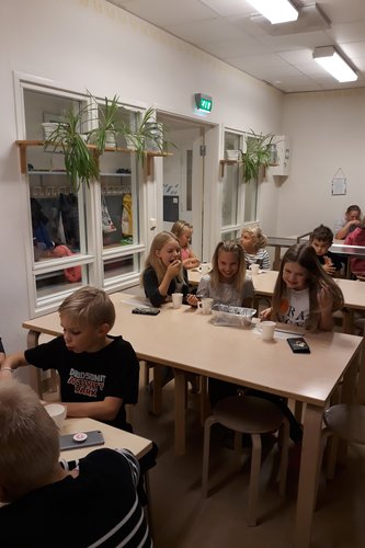 kladdkaka låter sig väl smakas